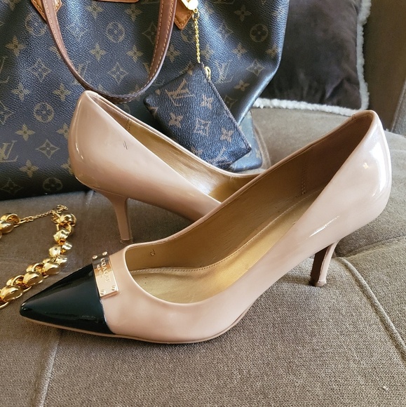 💯 Coach Tan & Black Patent Pointed Toe Heels - Picture 4 of 11